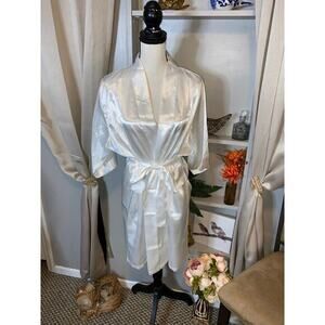 NWT S M White Silver Rise and Bride Satin Robe Confetti Avenue Miss & MRS